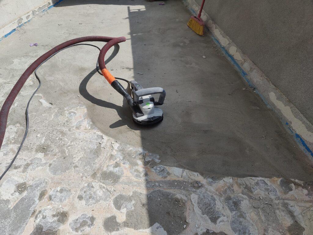 szlifowanie wylewki cementowej