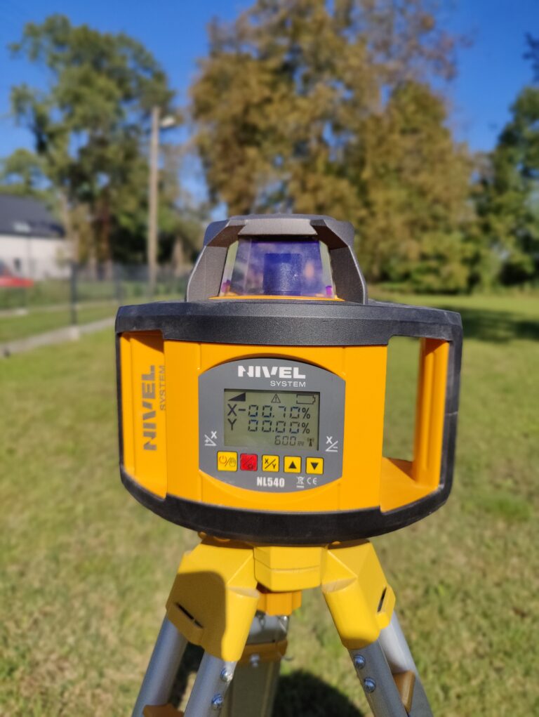 wypożyczalnia-niwelator-laserowy-zestaw